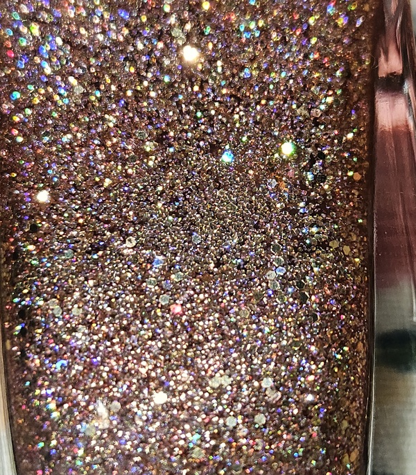 Nail polish swatch / manicure of shade Holo Taco Play Rosé