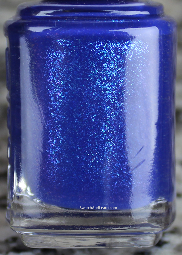 Nail polish swatch / manicure of shade essie Loot the Booty