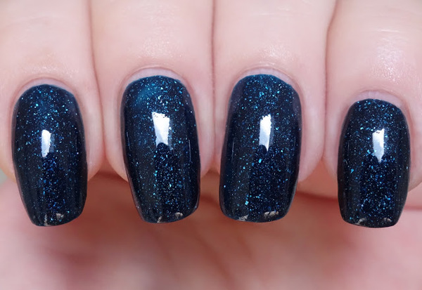 Nail polish swatch / manicure of shade piCture pOlish Riviera