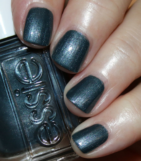 Nail polish swatch / manicure of shade essie Cause and Reflect