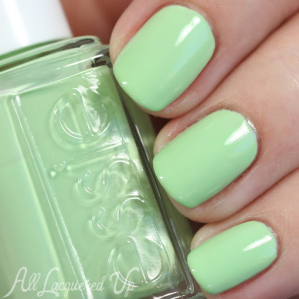 Nail polish swatch / manicure of shade essie Going Guru