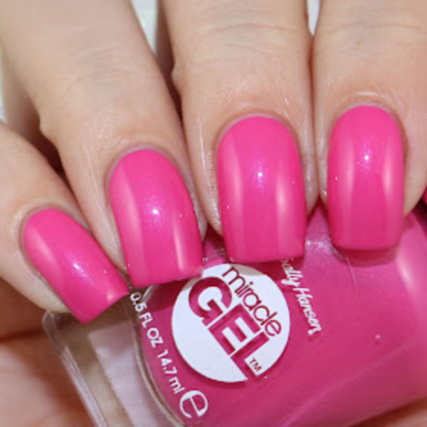 Nail polish swatch / manicure of shade Sally Hansen Pink Up