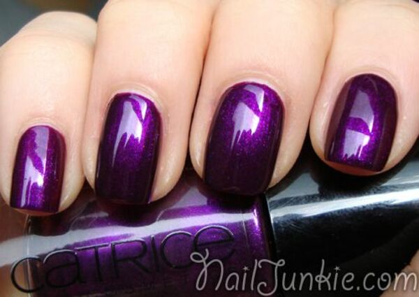 Nail polish swatch / manicure of shade Catrice Poison Me, Poison You