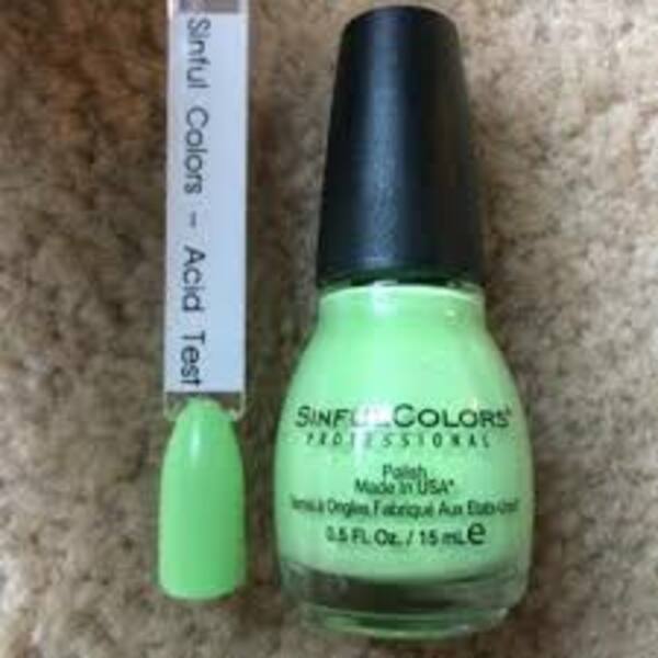 Nail polish swatch / manicure of shade Sinful Colors Acid Test