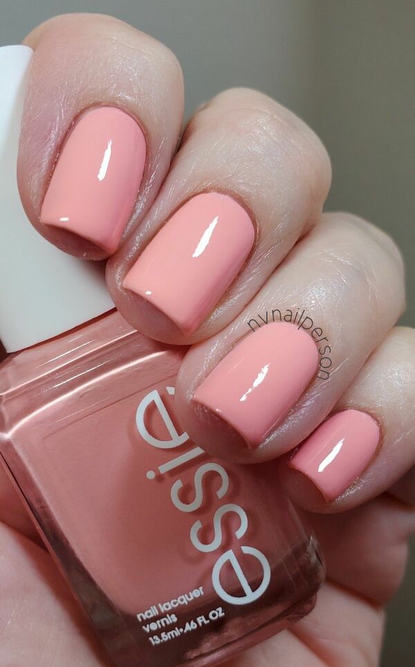 Nail polish swatch / manicure of shade essie Beachy Keen