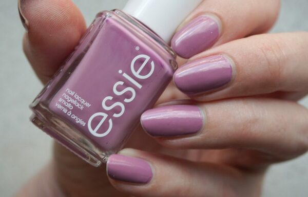 Nail polish swatch / manicure of shade essie Suits You Swell
