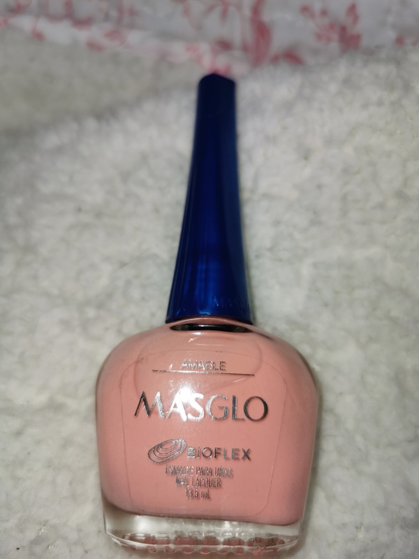 Nail polish swatch / manicure of shade Masglo Amable