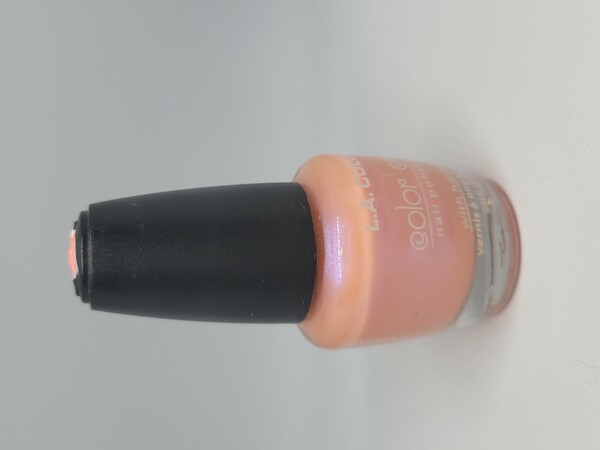 Nail polish swatch / manicure of shade L.A. Colors Pizzaz