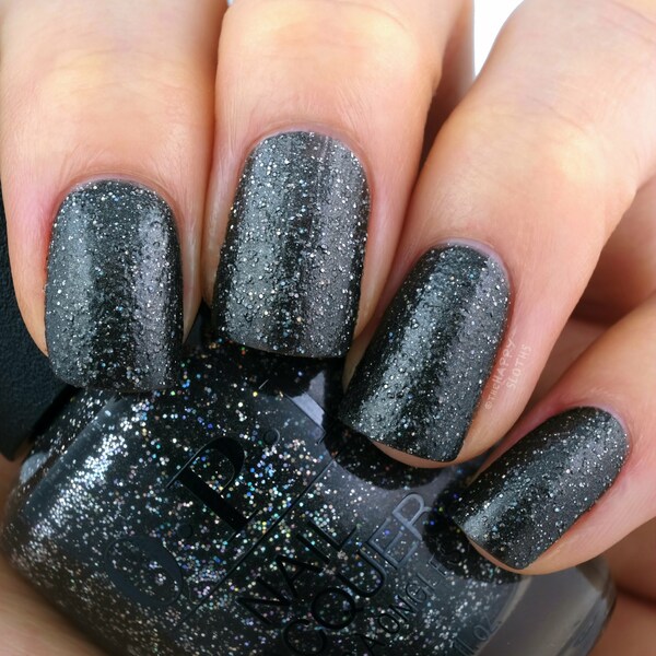 Nail polish swatch / manicure of shade OPI Heart and Coal