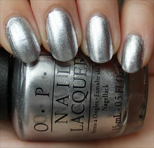 Nail polish swatch / manicure of shade OPI Unfrost My Heart