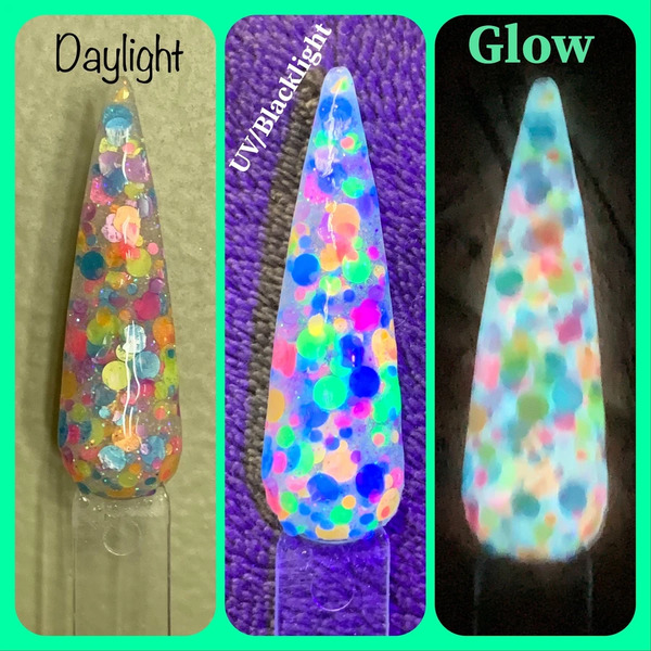 Nail polish swatch / manicure of shade Jewels Dips Paranoid Glow