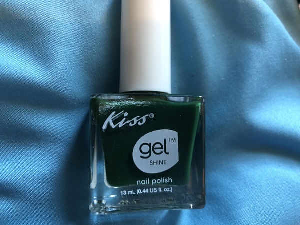 Nail polish swatch / manicure of shade Kiss Green