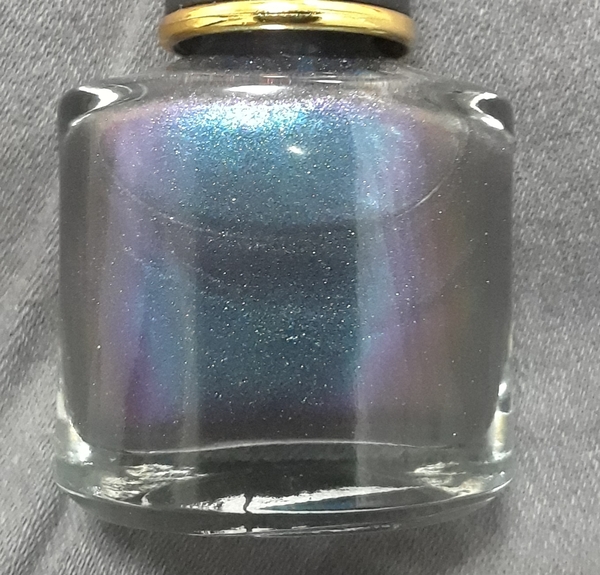 Nail polish swatch / manicure of shade Born Pretty Aurora Borealis