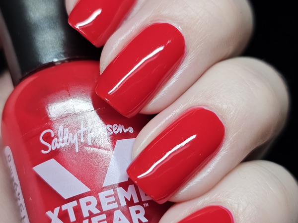Nail polish swatch / manicure of shade Sally Hansen Pucker Up