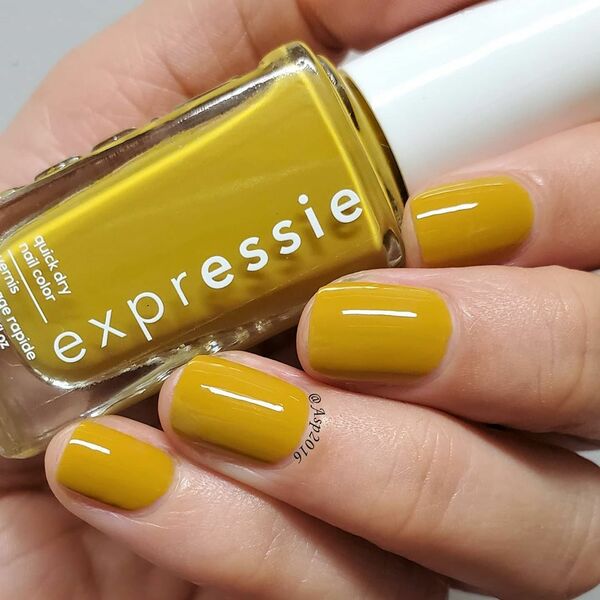 Nail polish swatch / manicure of shade Essie - Expressie Taxi hopping