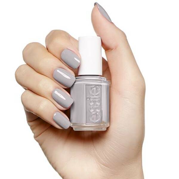 Nail polish swatch / manicure of shade essie Without a stitch