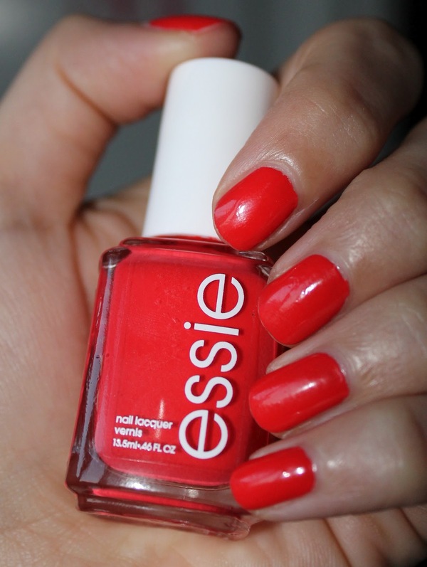 Nail polish swatch / manicure of shade essie Olé Caliente