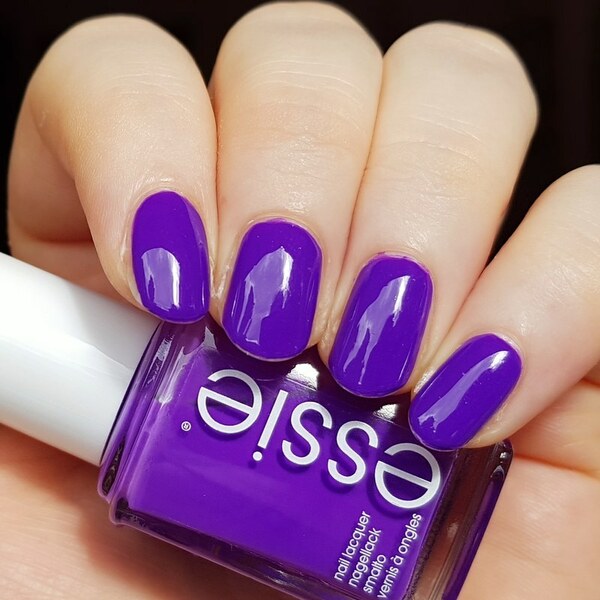 Nail polish swatch / manicure of shade essie Tangoed in love