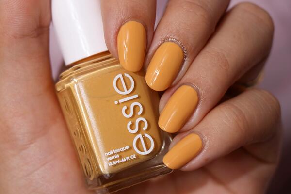 Nail polish swatch / manicure of shade essie You know the espudrille