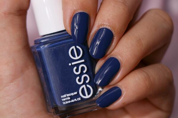 Nail polish swatch / manicure of shade essie Infinity cool