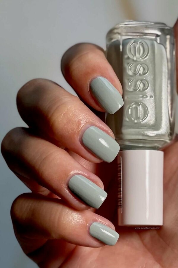 Nail polish swatch / manicure of shade essie In the modem