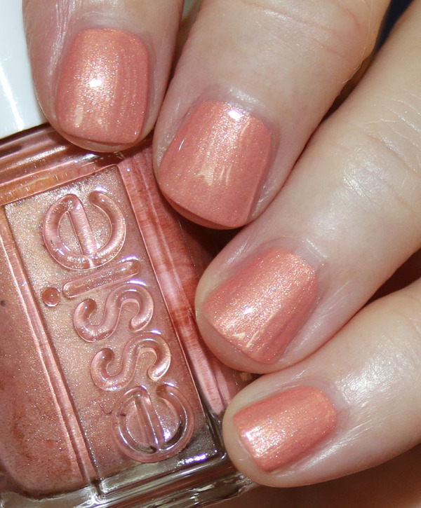 Nail polish swatch / manicure of shade essie Home grown