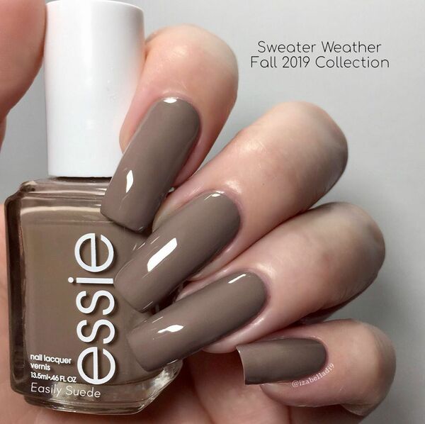 Nail polish swatch / manicure of shade essie Easily suede