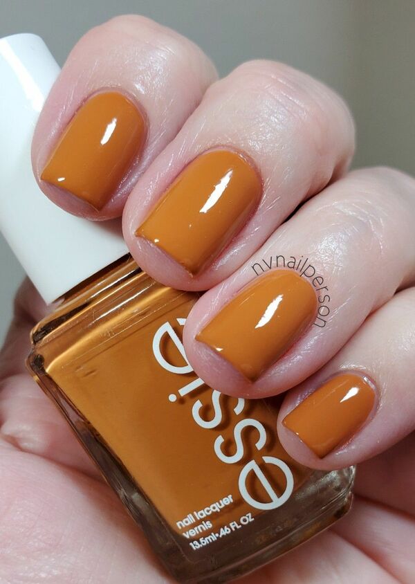 Nail polish swatch / manicure of shade essie Kaf-tan