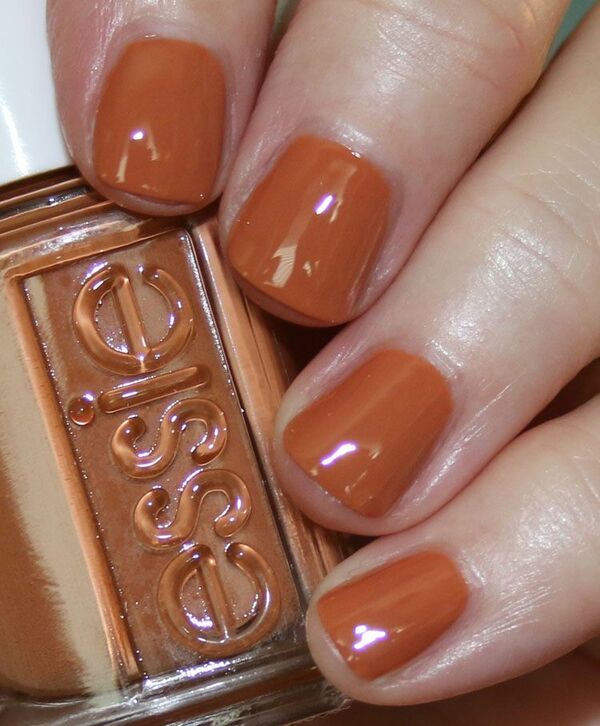 Nail polish swatch / manicure of shade essie On the bright cider