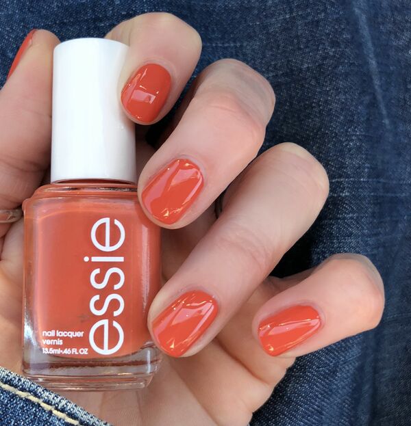 Nail polish swatch / manicure of shade essie At the helm