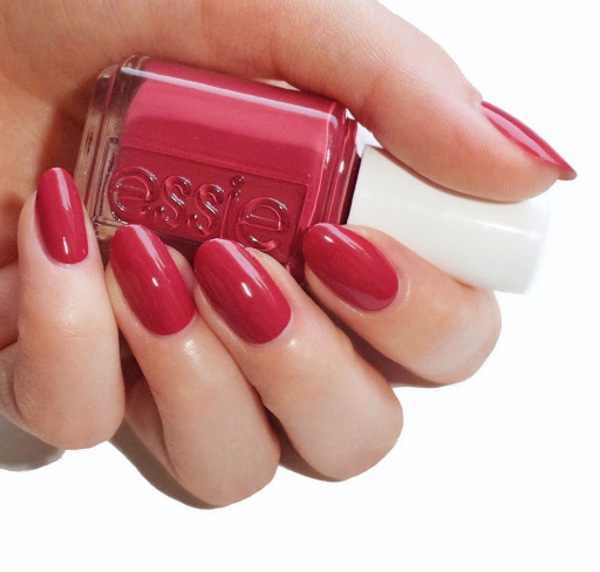 Nail polish swatch / manicure of shade essie Stop, drop and shop