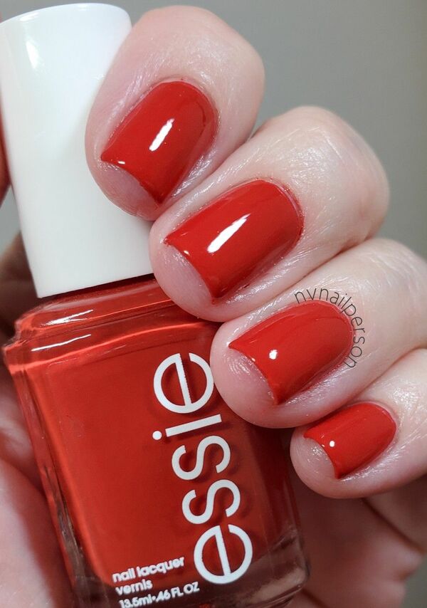 Nail polish swatch / manicure of shade essie Spice it up