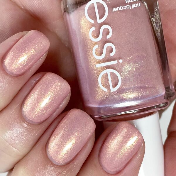 Nail polish swatch / manicure of shade essie A touch of sugar