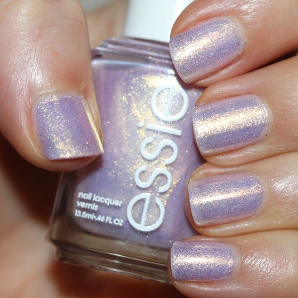 Nail polish swatch / manicure of shade essie Bonbon nuit