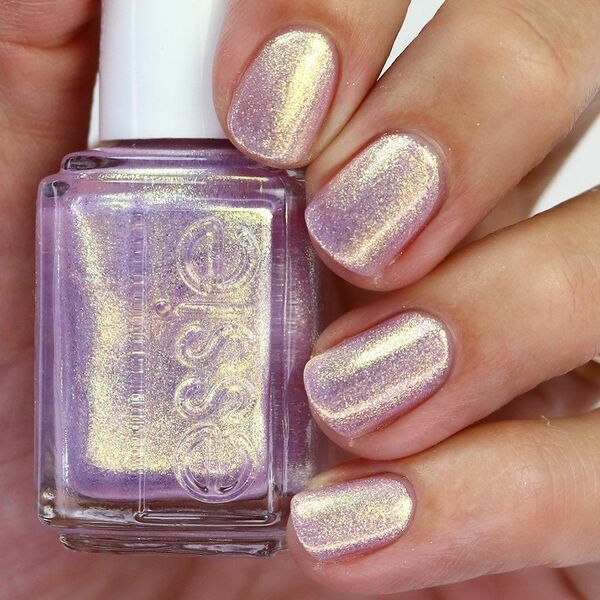 Nail polish swatch / manicure of shade essie Sugarplum fairytale