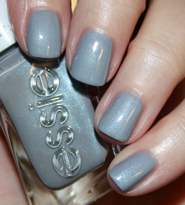 Nail polish swatch / manicure of shade essie Closing night