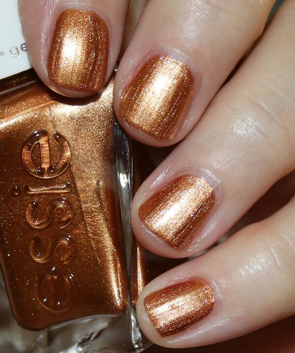 Nail polish swatch / manicure of shade essie What's gold is new