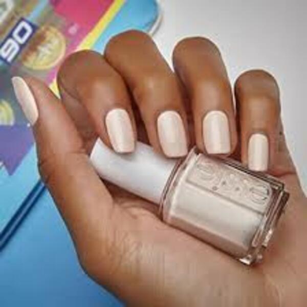 Nail polish swatch / manicure of shade essie Mixtaupe