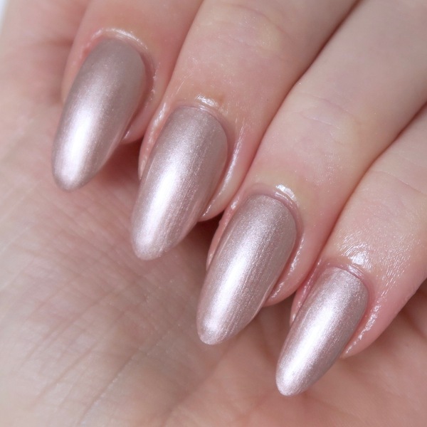 Nail polish swatch / manicure of shade essie Reflection perfection