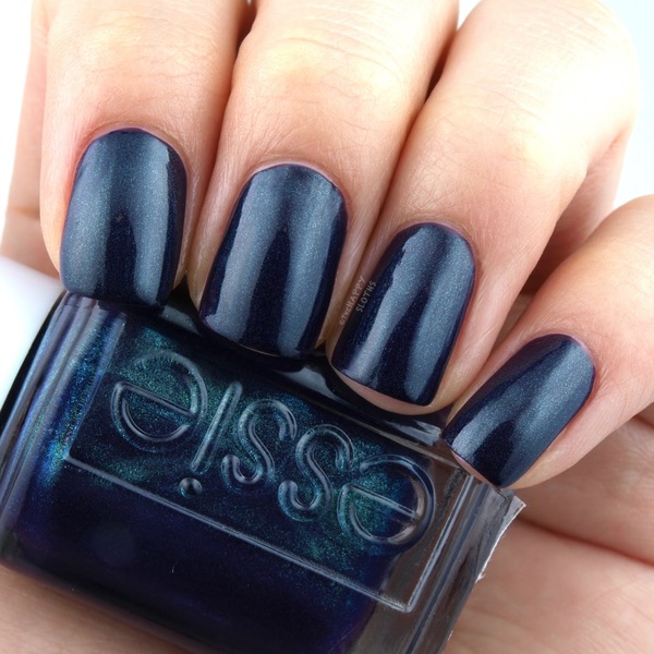 Nail polish swatch / manicure of shade essie Dressed to the nineties
