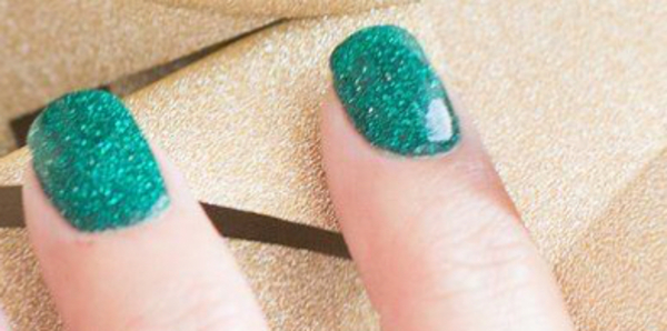Nail polish swatch / manicure of shade Peppi Gel Tipsy Elf