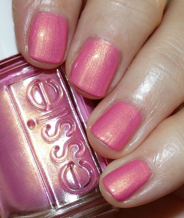 Nail polish swatch / manicure of shade essie One Way For One