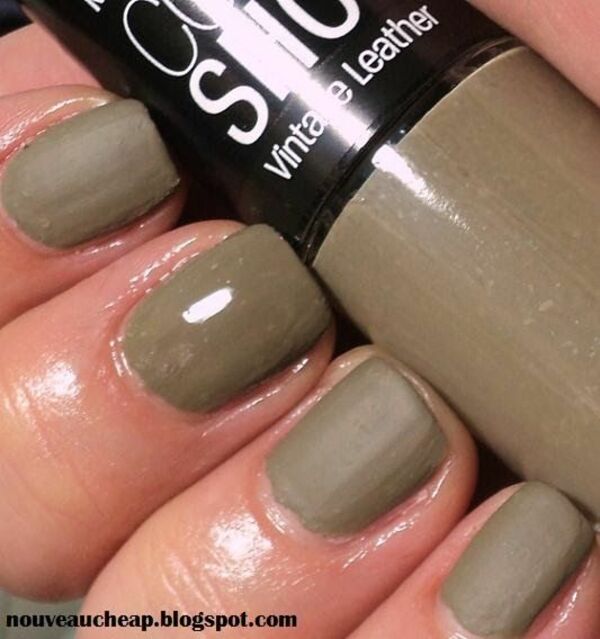 Nail polish swatch / manicure of shade Maybelline Sage Staple