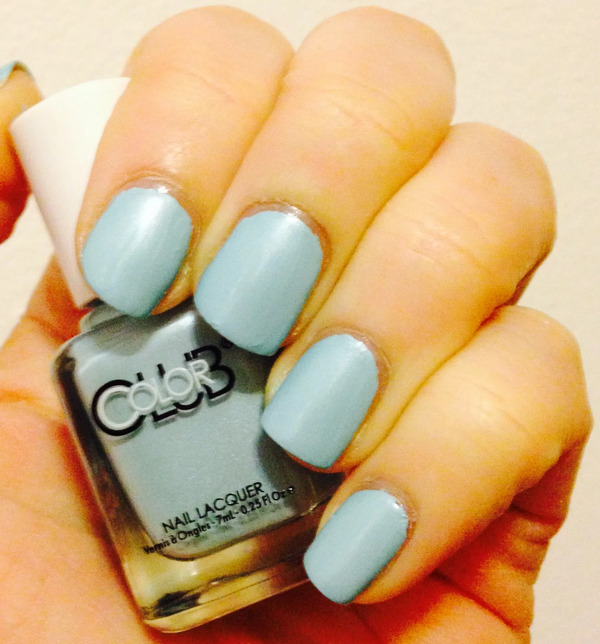 Nail polish swatch / manicure of shade Color Club Aquamarine Azulino