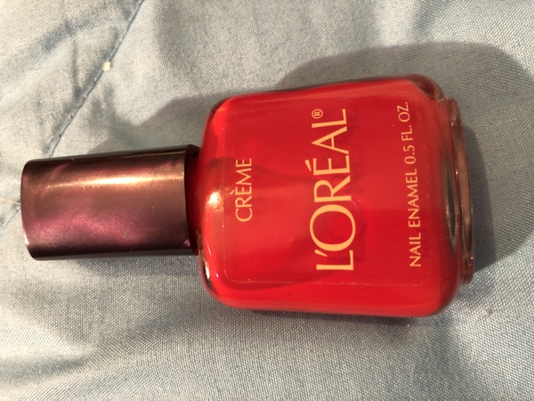 Nail polish swatch / manicure of shade L'Oréal Big Apple Red