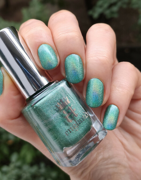 Nail polish swatch / manicure of shade A England Punk