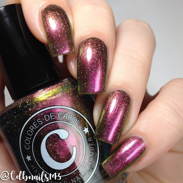 Nail polish swatch / manicure of shade Colores de Carol Hyperion