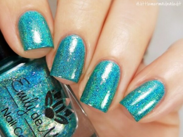 Nail polish swatch / manicure of shade Emily de Molly Everlasting Gaze