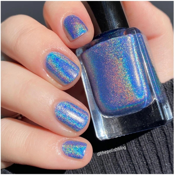 Nail polish swatch / manicure of shade Emily de Molly Deafening Silence
