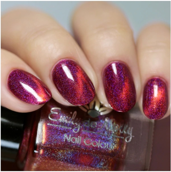 Nail polish swatch / manicure of shade Emily de Molly Today at Noon